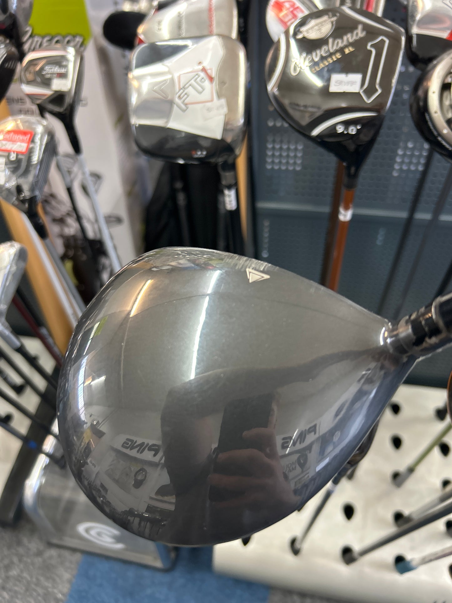 Titleist 917D2 10.5 DEGREE (Regular FLEX) (LH) DENT ON BOTTOM